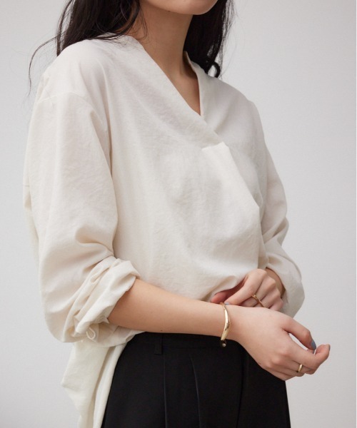 AZUL by moussy(アズールバイマウジー)の「ルーズスキッパーシャツ(Tシャツ/カットソー・レディース・アイボリー/ブルー系その他3/ブラック・SMALL/MEDIUM)」の1枚目の写真