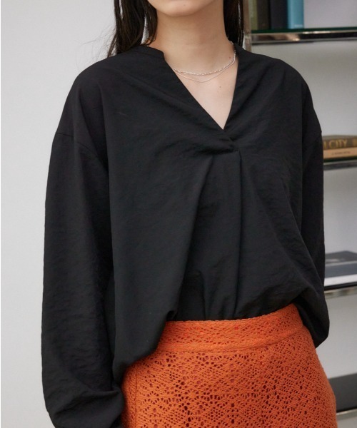 AZUL by moussy(アズールバイマウジー)の「ルーズスキッパーシャツ(Tシャツ/カットソー・レディース・アイボリー/ブルー系その他3/ブラック・SMALL/MEDIUM)」の2枚目の写真