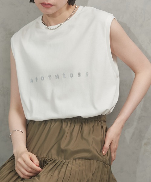 hunch（ハンチ）の「【WEB限定/別注】箔プリントロゴノースリーブTシャツ（Tシャツ/カットソー・レディース・グレー系その他/ベージュ系その他/ホワイト×シルバー/ホワイト×ゴールド・FREE）」の2枚目の写真