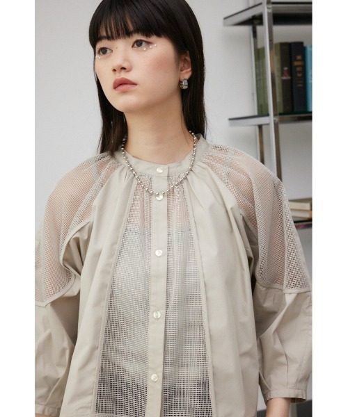 AZUL by moussy(アズールバイマウジー)の「メッシュ切り替えボリュームスリーブシャツ(シャツ/ブラウス・レディース・ブラック/アイボリー・FREE)」の3枚目の写真