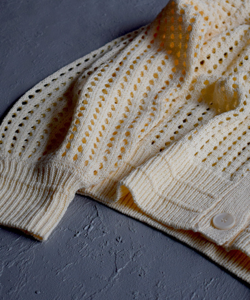 apartment department(アパートメントデパートメント)の「メッシュ編み タックリブクルーネックカーディガン(カーディガン/ボレロ・レディース・アイボリー/ブラック・M)」の8枚目の写真