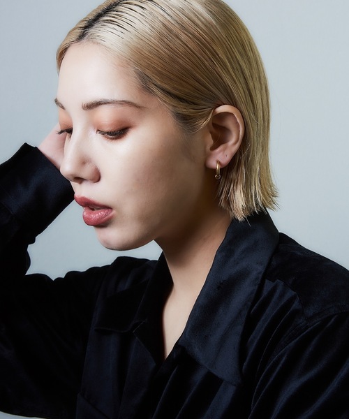 AKEL(アケル)の「【AKEL】アケル/ 5連フープピアス (2個セット) / 金属アレルギー対応(サージカルステンレス)(ピアス(両耳用)・メンズ・ブラック/ゴールド・FREE)」の7枚目の写真