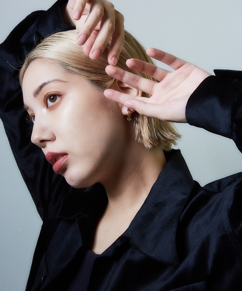 AKEL(アケル)の「【AKEL】アケル/ 5連フープピアス (2個セット) / 金属アレルギー対応(サージカルステンレス)(ピアス(両耳用)・メンズ・ブラック/ゴールド・FREE)」の8枚目の写真
