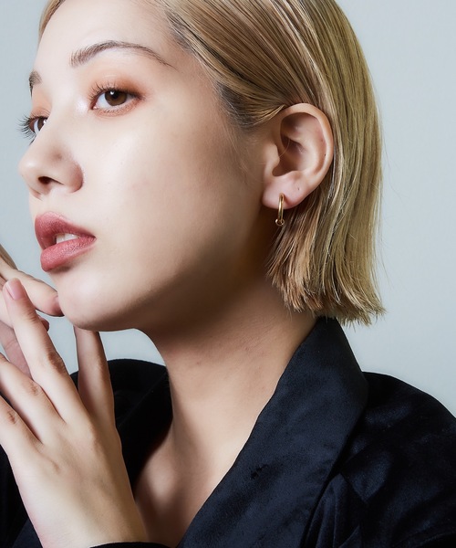 AKEL(アケル)の「【AKEL】アケル/ 5連フープピアス (2個セット) / 金属アレルギー対応(サージカルステンレス)(ピアス(両耳用)・メンズ・ブラック/ゴールド・FREE)」の4枚目の写真