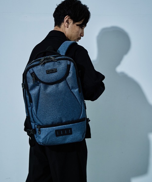 D.KELLY(ディーケリー)の「D.KELLY ナイロンスクエアデザインバックパック メンズ バッグ ビジネスバッグ(バックパック/リュック・メンズ・ブルー/グレー/ブラック・ONE SIZE)」の5枚目の写真
