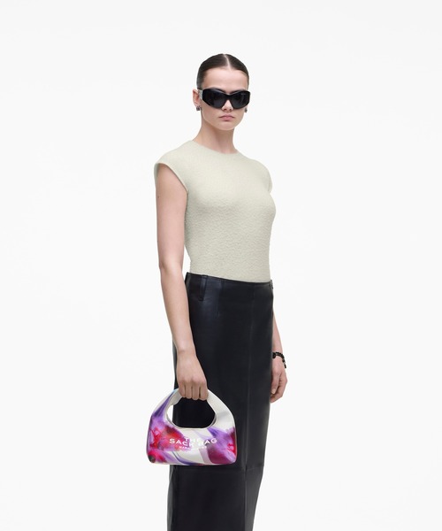 MARC JACOBS（マークジェイコブス）の「THE FUTURE FLORAL LEATHER MINI SACK BAG/ザ フューチャー フローラル レザー ミニ サック バッグ（ショルダーバッグ・レディース・ホワイト系その他・ONE SIZE）」の2枚目の写真