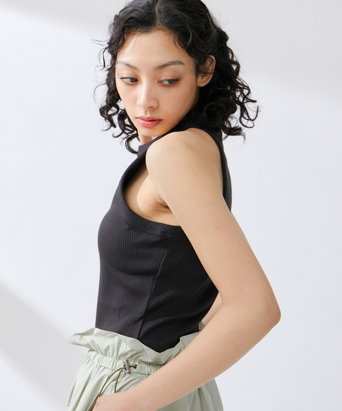 PUMA(プーマ)の「【PUMA】 CLASSICS リブ スリムタンクトップ(タンクトップ・レディース・ホワイト/ブラック・M)」の4枚目の写真