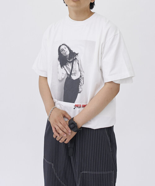 Sourcream(サワークリーム)の「【Sourcream/サワークリーム】パティ・スミス フォトTEE(Tシャツ/カットソー・レディース・ホワイト/チャコールグレー・FREE)」の3枚目の写真