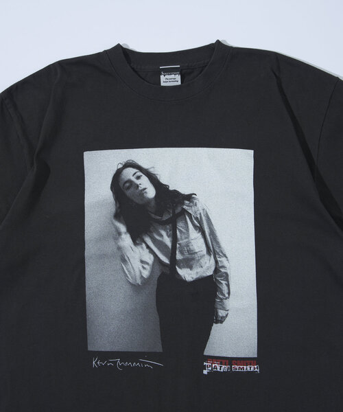 Sourcream(サワークリーム)の「【Sourcream/サワークリーム】パティ・スミス フォトTEE(Tシャツ/カットソー・レディース・ホワイト/チャコールグレー・FREE)」の14枚目の写真
