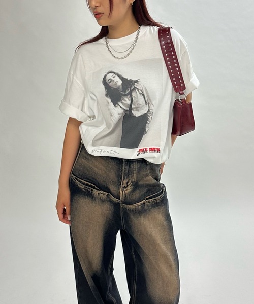 Sourcream(サワークリーム)の「【Sourcream/サワークリーム】パティ・スミス フォトTEE(Tシャツ/カットソー・レディース・ホワイト/チャコールグレー・FREE)」の19枚目の写真