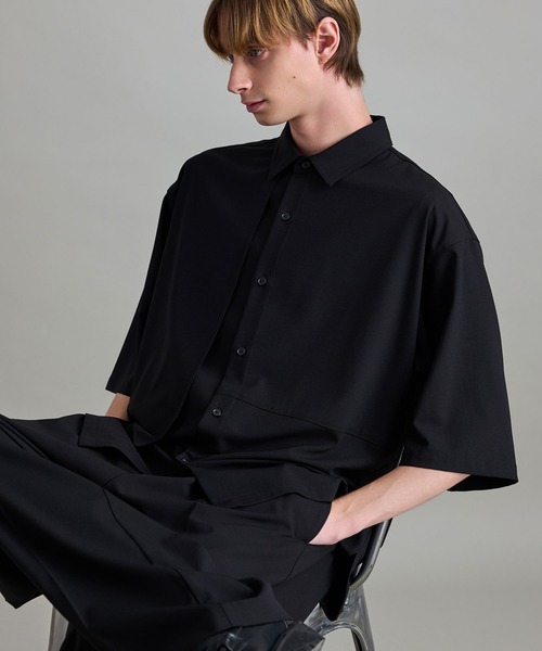 JUNRED(ジュンレッド)の「【 セットアップ対応 】ドライイージーコントラストステッチシャツ(シャツ/ブラウス・メンズ・ブラック/チャコールグレー・S/M/L)」の1枚目の写真