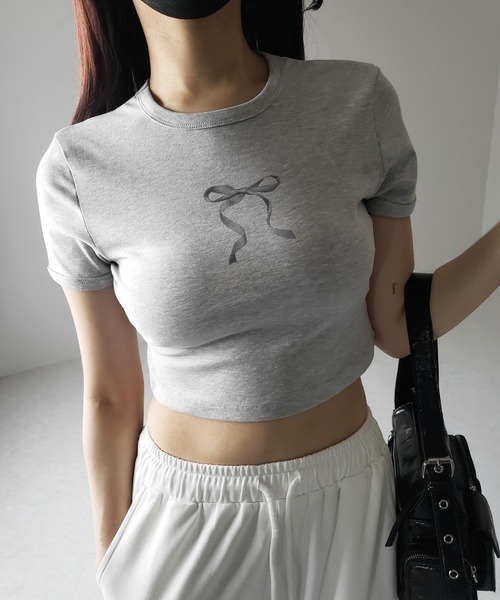me+em select(ミームセレクト)の「【 4color 】ミニリボンショートちびTシャツ /mini ribbon short chibi Tee(Tシャツ/カットソー・レディース・ホワイト/ピンク/ブラック/グレー・FREE)」の1枚目の写真