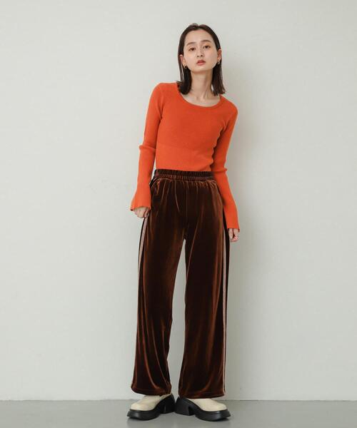 SENSE OF PLACE by URBAN RESEARCH（センスオブプレイスバイアーバンリサーチ）の「『WEB/一部店舗限定カラー』2WAYストレッチラウンドネックセーター（ニット/セーター・レディース・チャコールグレー/ベージュ/オレンジ/ネイビー/ブラウン/ピンク・ONE）」の11枚目の写真