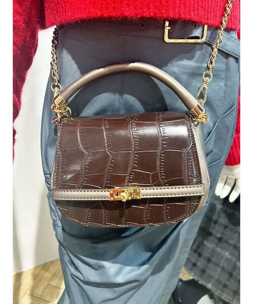MERCURYDUO（マーキュリーデュオ）の「クロコラウンドシェイプBAG（ハンドバッグ・レディース・ダークブラウン/レッド・FREE）」の6枚目の写真