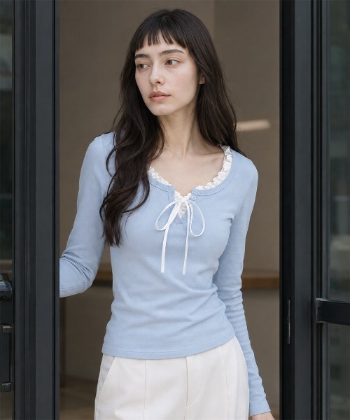 INASTUDIOS（イーナストゥディオス）の「フェイクレイヤード リボンフリルブラウス（Tシャツ/カットソー・レディース・ネイビー/オフホワイト/ブルー・SMALL/MEDIUM/LARGE）」の3枚目の写真