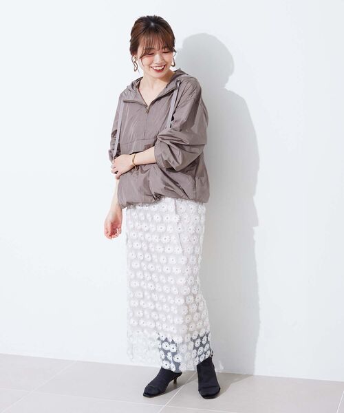 le.coeur blanc（ルクールブラン）の「シャイニーナイロンアノラックパーカー（その他アウター・レディース・ベージュ/モカ・38）」の5枚目の写真