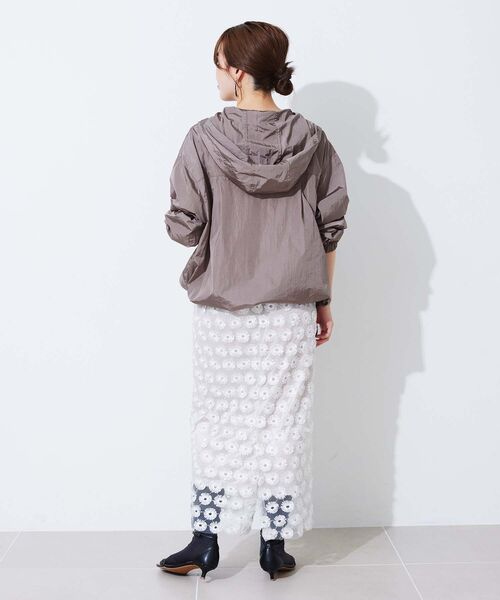 le.coeur blanc（ルクールブラン）の「シャイニーナイロンアノラックパーカー（その他アウター・レディース・ベージュ/モカ・38）」の8枚目の写真