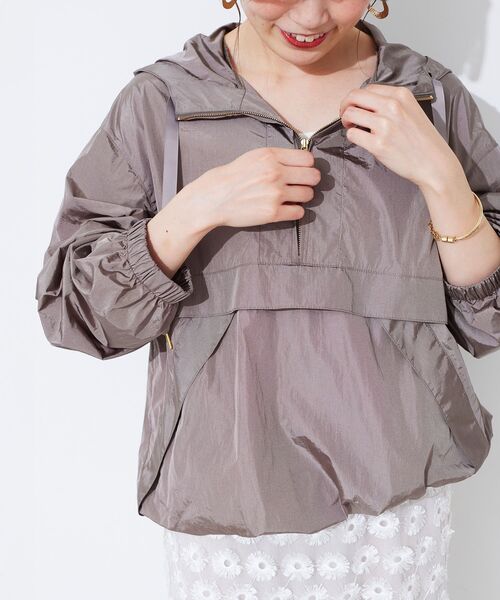 le.coeur blanc（ルクールブラン）の「シャイニーナイロンアノラックパーカー（その他アウター・レディース・ベージュ/モカ・38）」の9枚目の写真