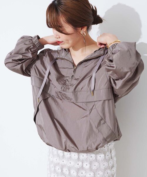 le.coeur blanc（ルクールブラン）の「シャイニーナイロンアノラックパーカー（その他アウター・レディース・ベージュ/モカ・38）」の11枚目の写真