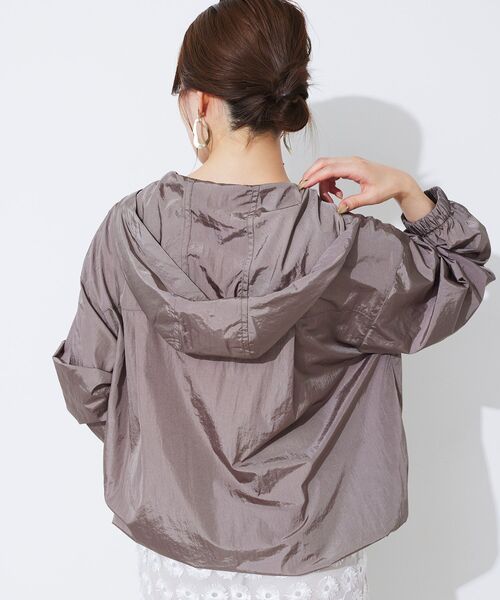 le.coeur blanc（ルクールブラン）の「シャイニーナイロンアノラックパーカー（その他アウター・レディース・ベージュ/モカ・38）」の12枚目の写真