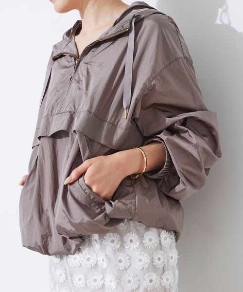 le.coeur blanc（ルクールブラン）の「シャイニーナイロンアノラックパーカー（その他アウター・レディース・ベージュ/モカ・38）」の18枚目の写真