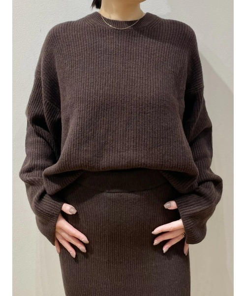 GAP(ギャップ)の「CashSoft カシミヤタッチ シェーカーステッチ クルーネックセーター(ニット/セーター・レディース・ブラック/ブラウン系その他/チャコールグレー/ブラウン/レッド/ピンク・XS/S/M/L/XL/XXS)」の3枚目の写真