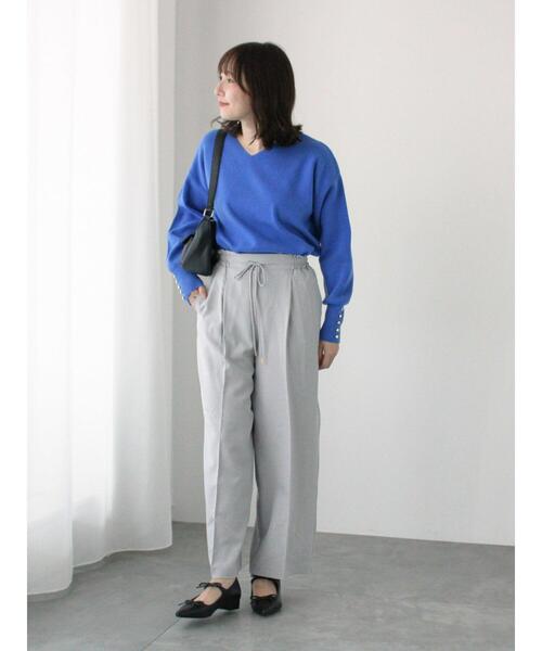 Te chichi TERRASSE（テチチテラス）の「もちもちミラノリブVネック袖ボタンニット（ニット/セーター・レディース・ブルー/オフホワイト/レッド/ブラック・F）」の6枚目の写真