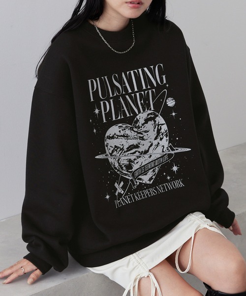 MONO-MART(モノマート)の「コズミックプリントルーズスウェット/PLANET&SPACE(スウェット・レディース・ブラック/オートミール/スミクロ/杢グレー・L/M)」の6枚目の写真