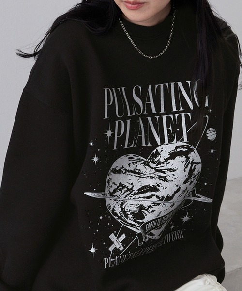 MONO-MART(モノマート)の「コズミックプリントルーズスウェット/PLANET&SPACE(スウェット・レディース・ブラック/オートミール/スミクロ/杢グレー・L/M)」の7枚目の写真