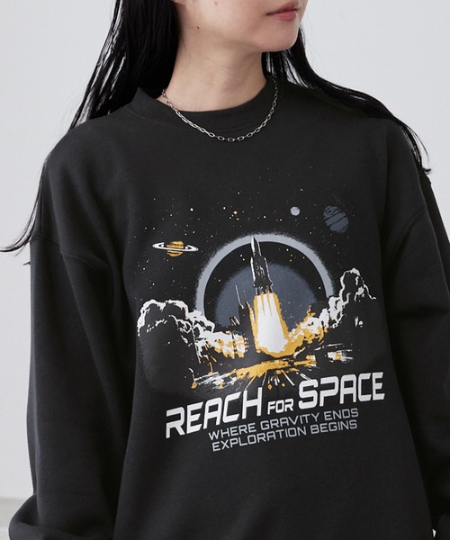 MONO-MART(モノマート)の「コズミックプリントルーズスウェット/PLANET&SPACE(スウェット・レディース・ブラック/オートミール/スミクロ/杢グレー・L/M)」の21枚目の写真