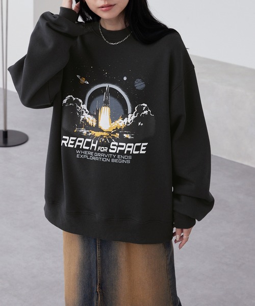 MONO-MART(モノマート)の「コズミックプリントルーズスウェット/PLANET&SPACE(スウェット・レディース・ブラック/オートミール/スミクロ/杢グレー・L/M)」の22枚目の写真
