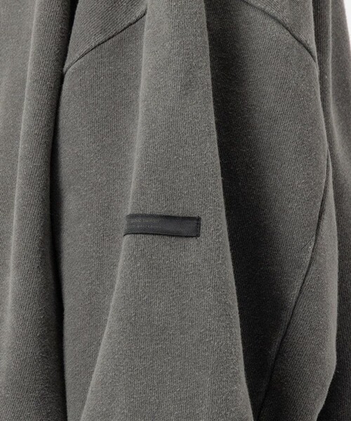 BATONER（バトナー）の「【BATONER/バトナー】SIGNATURE CREW NECK（ニット/セーター・メンズ・グレイッシュベージュ/ベージュ/ダークグレー/ブラック/ダークグリーン/ブラウン/アイボリー・3/2/1）」の4枚目の写真