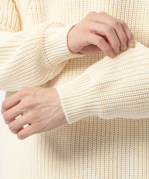 BATONER（バトナー）の「【BATONER/バトナー】SIGNATURE CREW NECK（ニット/セーター・メンズ・グレイッシュベージュ/ベージュ/ダークグレー/ブラック/ダークグリーン/ブラウン/アイボリー・3/2/1）」の9枚目の写真