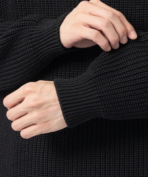 BATONER（バトナー）の「【BATONER/バトナー】SIGNATURE CREW NECK（ニット/セーター・メンズ・グレイッシュベージュ/ベージュ/ダークグレー/ブラック/ダークグリーン/ブラウン/アイボリー・3/2/1）」の18枚目の写真