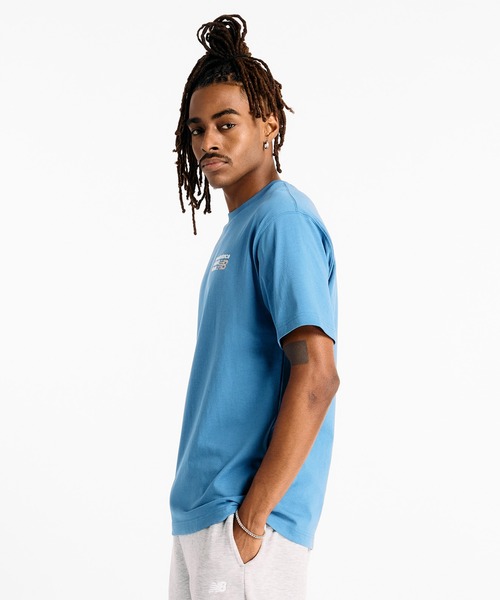 NEW BALANCE(ニューバランス)の「Athletics プレミアムロゴスウェットショートスリーブTシャツ(Tシャツ/カットソー・メンズ・ブルー・XX-LARGE/X-LARGE/LARGE/MEDIUM/SMALL)」の2枚目の写真