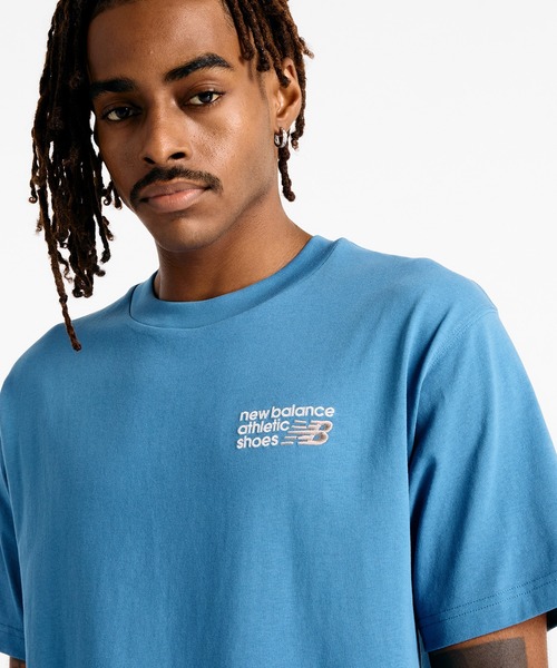 NEW BALANCE(ニューバランス)の「Athletics プレミアムロゴスウェットショートスリーブTシャツ(Tシャツ/カットソー・メンズ・ブルー・XX-LARGE/X-LARGE/LARGE/MEDIUM/SMALL)」の4枚目の写真