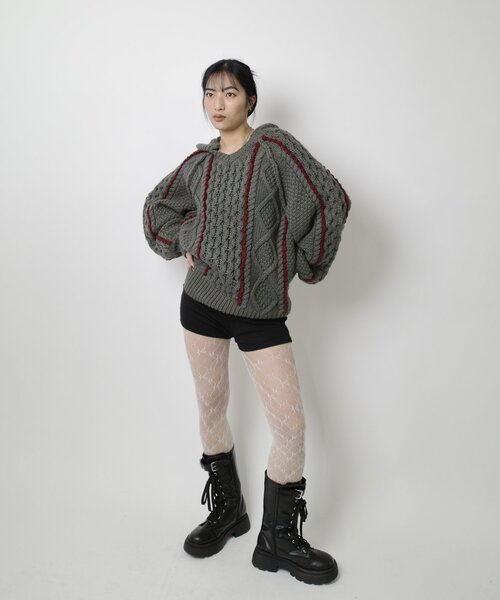 WHO'S WHO gallery(フーズフーギャラリー)の「パイピングケーブルフードニット(ニット/セーター・レディース・サックスブルー/チャコールグレー/ホワイト・FREE)」の6枚目の写真