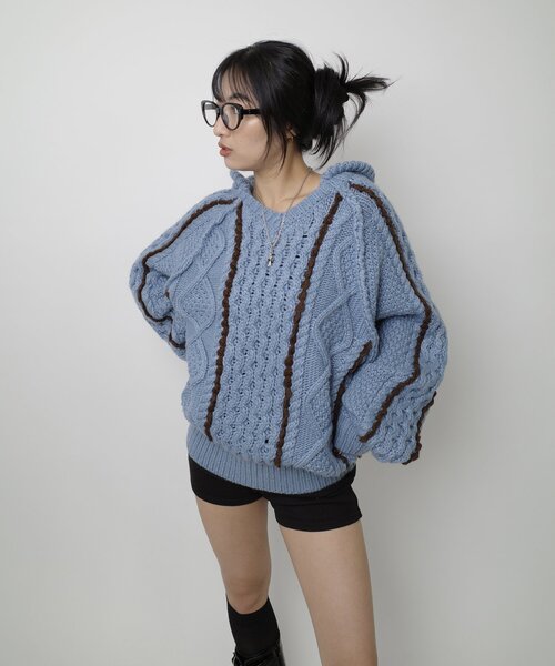 WHO'S WHO gallery(フーズフーギャラリー)の「パイピングケーブルフードニット(ニット/セーター・レディース・サックスブルー/チャコールグレー/ホワイト・FREE)」の7枚目の写真
