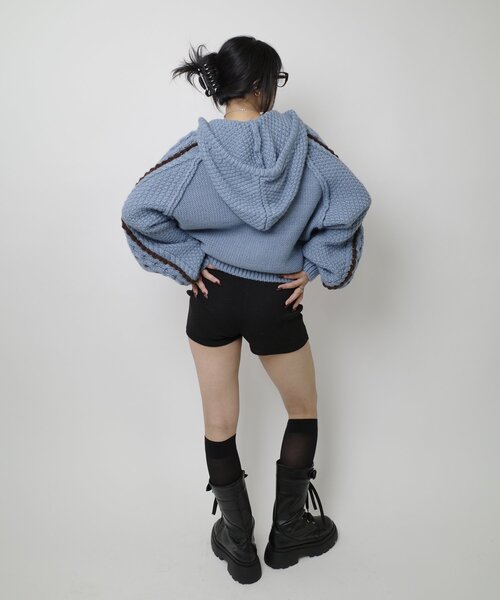 WHO'S WHO gallery(フーズフーギャラリー)の「パイピングケーブルフードニット(ニット/セーター・レディース・サックスブルー/チャコールグレー/ホワイト・FREE)」の13枚目の写真