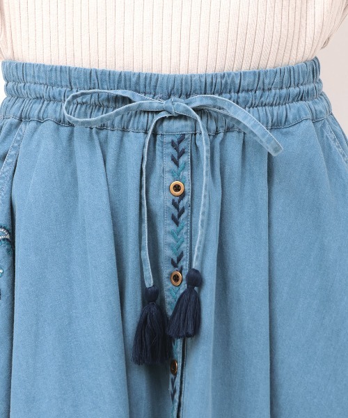 チチカカ(チチカカ)の「Rico ライトデニムペイズリー刺繍スカート(デニムスカート・レディース・ブルー/インディゴブルー・FREE)」の6枚目の写真