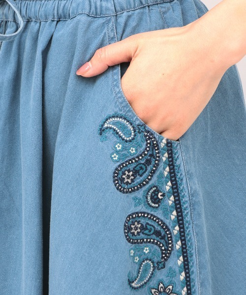 チチカカ(チチカカ)の「Rico ライトデニムペイズリー刺繍スカート(デニムスカート・レディース・ブルー/インディゴブルー・FREE)」の8枚目の写真