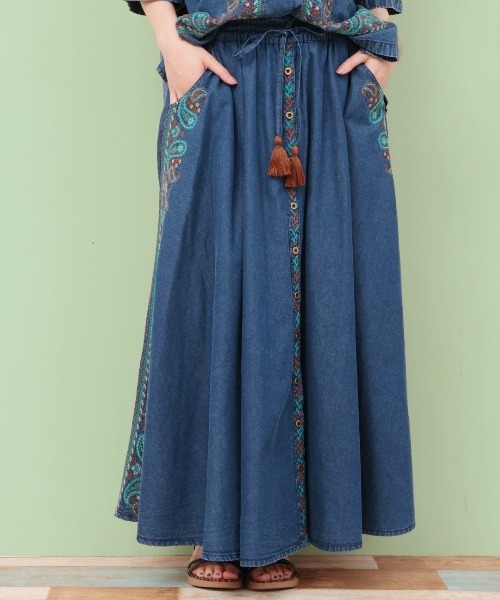 チチカカ(チチカカ)の「Rico ライトデニムペイズリー刺繍スカート(デニムスカート・レディース・ブルー/インディゴブルー・FREE)」の14枚目の写真