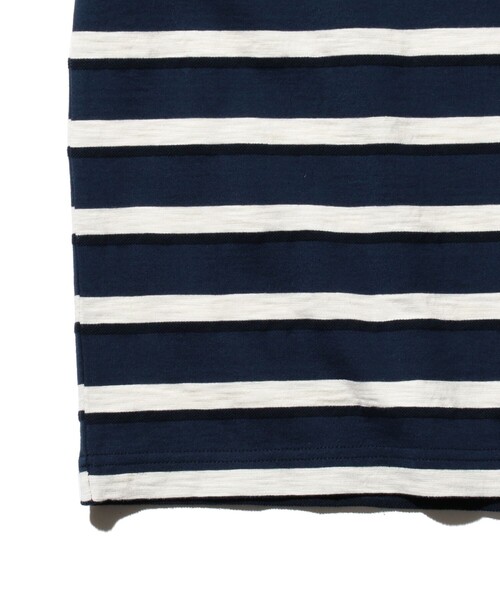 BEAMS PLUS（ビームスプラス）の「ストライプ ポケット Tシャツ（Tシャツ/カットソー・メンズ・ホワイト/オレンジ/ネイビー・SMALL/X-LARGE/MEDIUM/LARGE）」の22枚目の写真