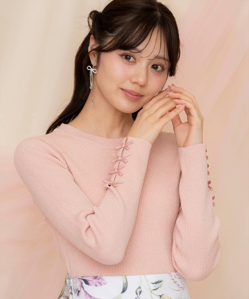 WILLSELECTION(ウィルセレクション)の「袖リボンボトルネックニット(ニット/セーター・レディース・オフホワイト/オレンジ/ピンク/ブラック・FREE)」の1枚目の写真