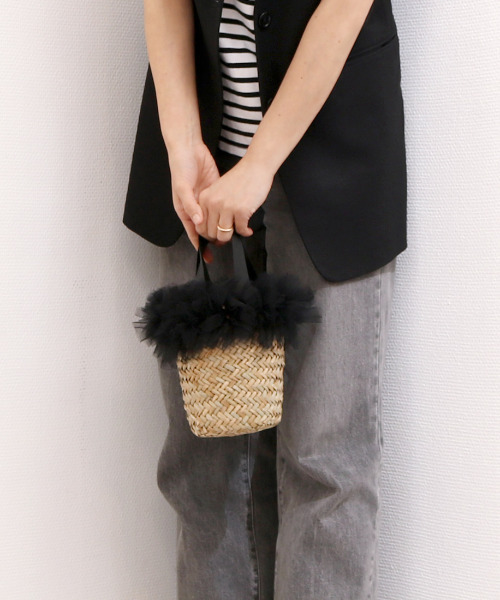 kakatoo（カカトゥ）の「カカトゥ kakatoo / チュールフリンジミニ2wayカゴバッグ（かごバッグ・レディース・ブラック/グレー/ブラウン・FREE）」の2枚目の写真