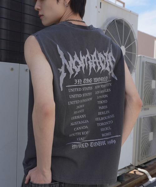 SPINNS(スピンズ)の「ピグメント加工バックプリントノースリーブTシャツ/バンT風/古着風/短丈(Tシャツ/カットソー・メンズ・ブラウン/ブラック/カーキ・ONESIZE)」の1枚目の写真