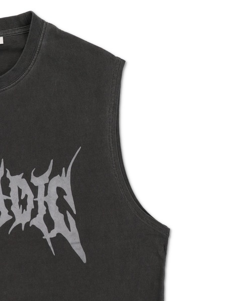 SPINNS(スピンズ)の「ピグメント加工バックプリントノースリーブTシャツ/バンT風/古着風/短丈(Tシャツ/カットソー・メンズ・ブラウン/ブラック/カーキ・ONESIZE)」の12枚目の写真