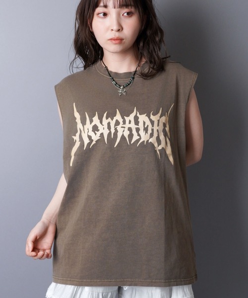 SPINNS(スピンズ)の「ピグメント加工バックプリントノースリーブTシャツ/バンT風/古着風/短丈(Tシャツ/カットソー・メンズ・ブラウン/ブラック/カーキ・ONESIZE)」の21枚目の写真