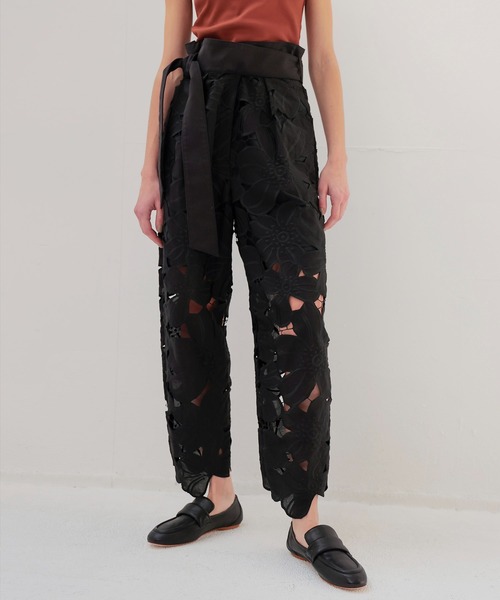 venit(ヴェニット)の「VENIT / flower lace pants(フラワーレースパンツ VEG-5525-A)(その他パンツ・レディース・ブラック・38)」の1枚目の写真