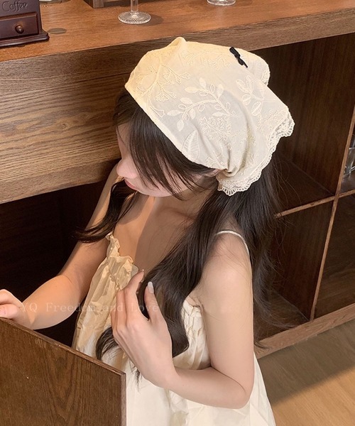 未使用 美品 リボンバブーシュカカチューシャ　白 バブーシュカ ヘッドドレス カチューシャ ヘアバンド 編み物